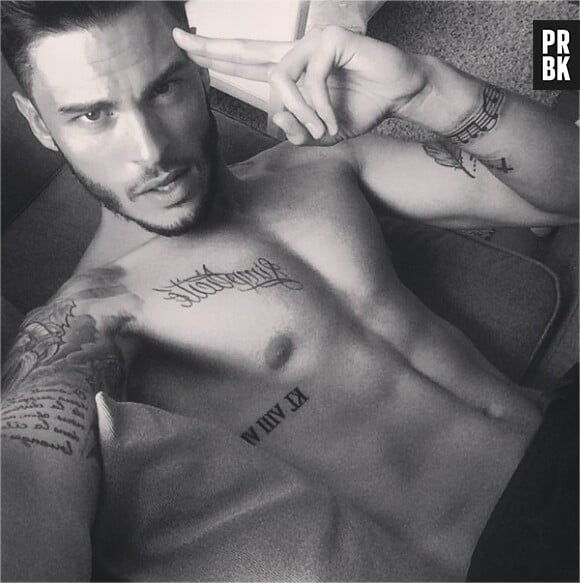 Baptiste Giabiconi pose torse-nu sur Instagram