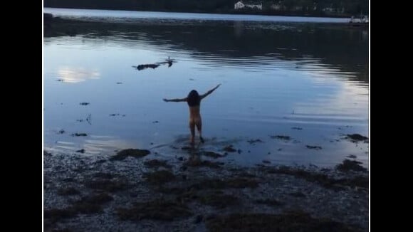 Michelle Rodriguez nue sur Instagram : baignade sexy après une cuite