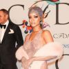 Rihanna "nue" sur un tapis rouge des CFDA Awards