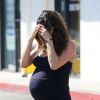 Mila Kunis très enceinte à quelques semaines de l'arrivée de bébé