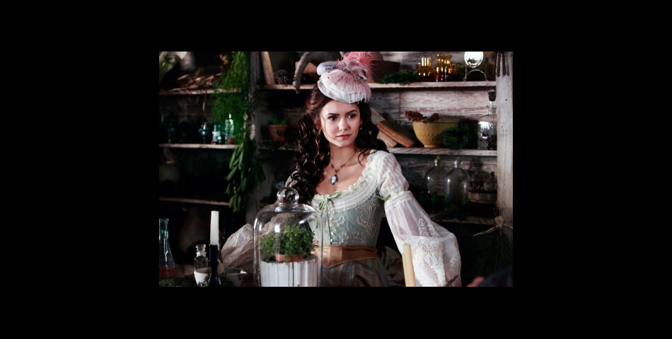 Nina Dobrev dans le rôle de Katherine dans un flashback de The Vampire Diaries