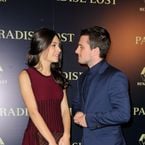 Josh Hutcherson et Claudia Traisac complices sur le tapis rouge