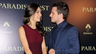 Josh Hutcherson et Claudia Traisac complices sur le tapis rouge