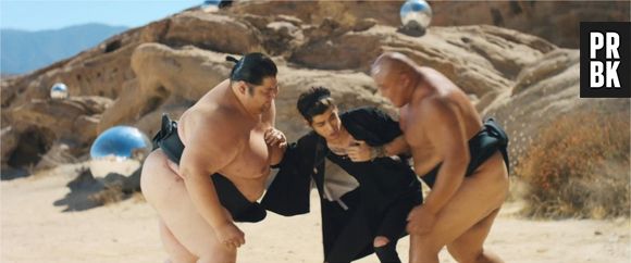 One Direction : Steal My Girl, le clip loufoque avec des sumos, des maasaïs, des majorettes, un singe et Dany DeVito