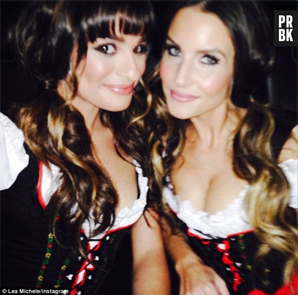 Lea Michele et une amie déguisées en bavaroises pour Halloween 2013