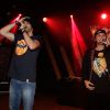 Orelsan et Gringe rejouent La Mort du disque avec leur disque d'or