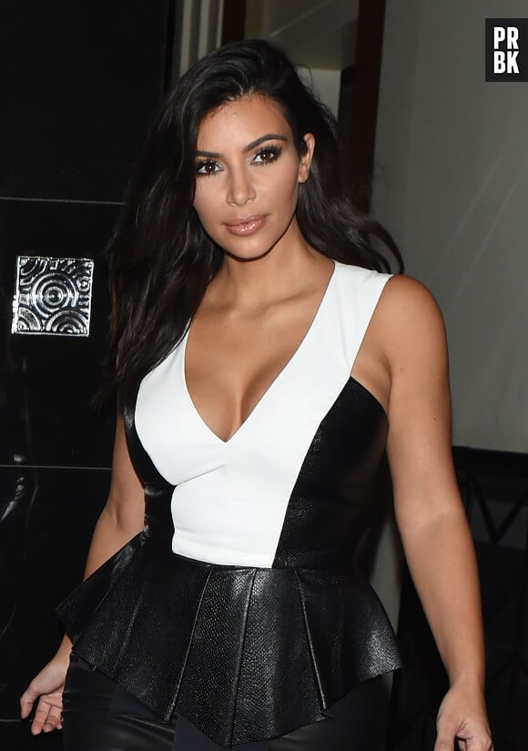 Kim Kardashian montre ses seins à Londres, le 3 septembre 2014
