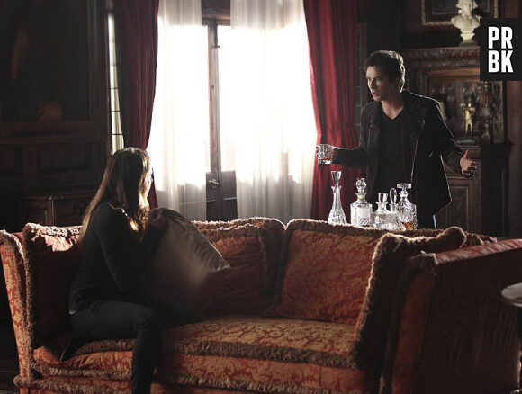 The Vampire Diaries saison 6, épisode 9 : Nina Dobrev et Ian Somerhalder sur une photo