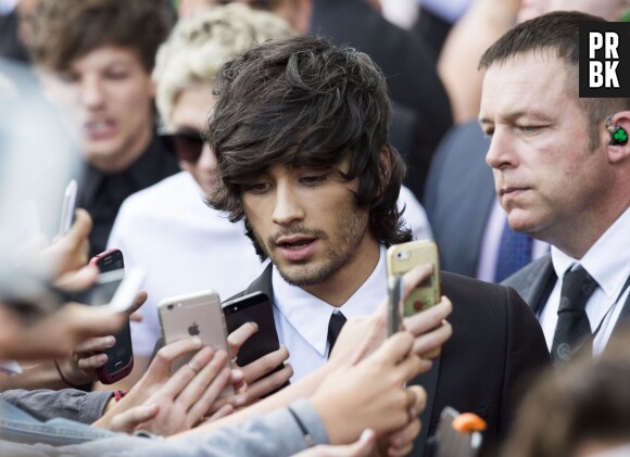 One Direction : Zayn Malik en pleine séance selfies pendant les ARIA Awards 2014