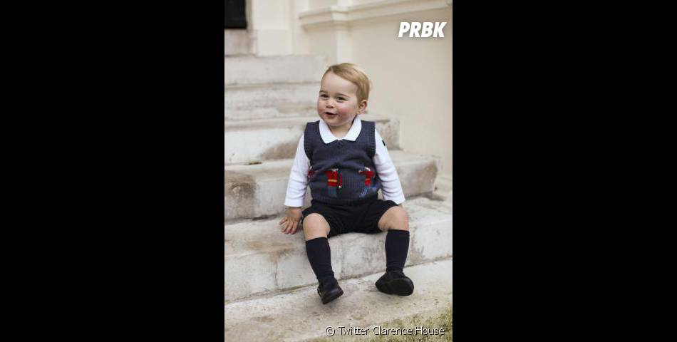  Prince George craquant sur une photo officielle prise fin novembre 2014 