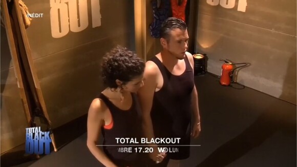 Norbert Tarayre et sa femme Amandine : frayeur et bisou dans le noir pour Total Black Out