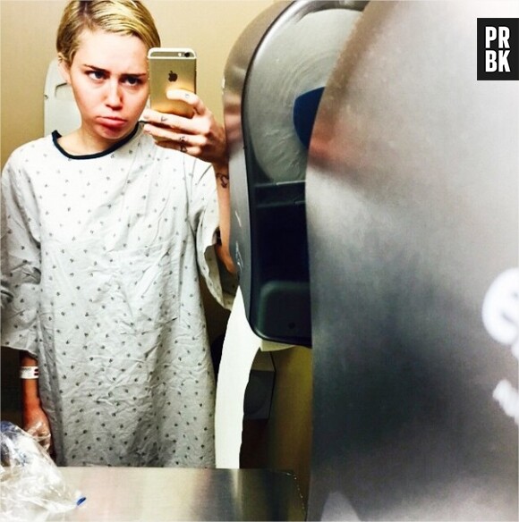 Miley Cyrus à l'hôpital : la chanteuse s'est blessée au poignet parodiée sur Instagram