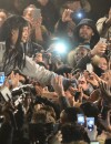Rihanna : câlins et selfies avec ses fans à Paris, le 18 décembre 2014