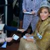Camille Cerf (Miss France 2015) signe des autographes à Coulogne