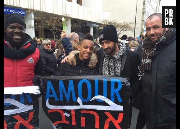 Cyril Hanouna et Mokhtar lors de la marche républicaine organisée à Paris et dans toute la France le 11 janvier 2015, après l'attentat meurtrier de Charlie Hebdo