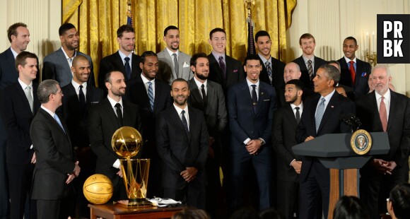 Tony Parker et les Spurs prennent la pose avec Barack Obama, le 12 janvier 2015 à la Maison Blanche (Etats-Unis)