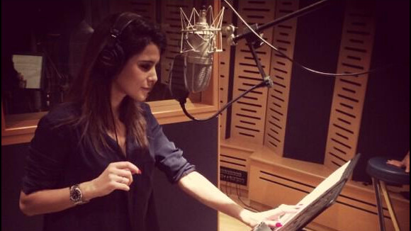 Karine Ferri en studio : chanteuse pour la bonne cause