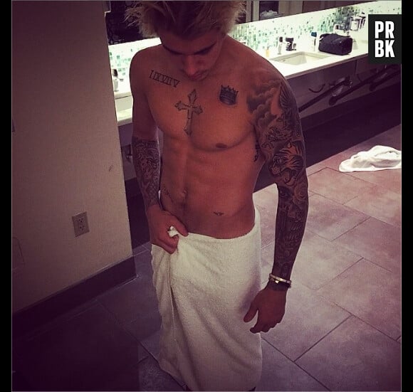 Justin Bieber : une photo torse nu pour répondre aux rumeurs de Photoshop
