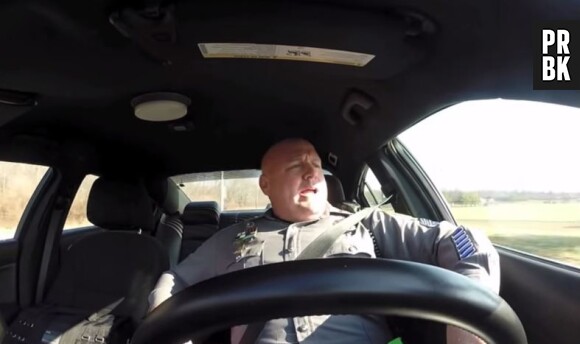 Taylor Swift : la vidéo d'un policier qui chante Shake It Off fait le buzz sur Youtube