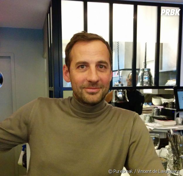 Fred Testot dans son restaurant La Cachette dans le 6ème arrondissement de Paris, le 27 janvier 2015