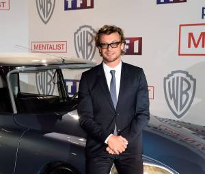 Simon Baker et la voiture du Mentalist, le 6 f&eacute;vrier 2015 au si&egrave;ge de TF1
