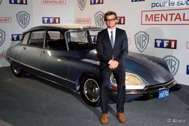 Simon Baker et la voiture du Mentalist, le 6 f&eacute;vrier 2015 au si&egrave;ge de TF1