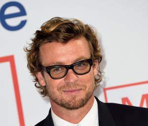 Simon Baker en lunettes pour l'&eacute;v&eacute;nement Mentalist, le 6 f&eacute;vrier 2015 au si&egrave;ge de TF1