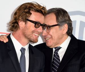 Simon Baker et Nonce Paolini complices, le 6 f&eacute;vrier 2015 au si&egrave;ge de TF1