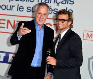 Simon Baker et Bruno Heller, le cr&eacute;ateur du Mentalist, le 6 f&eacute;vrier 2015 au si&egrave;ge de TF1