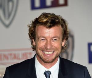 Simon Baker souriant pour f&ecirc;ter la fin du Mentalist, le 6 f&eacute;vrier 2015 au si&egrave;ge de TF1