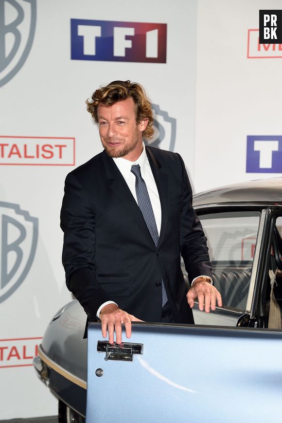 Simon Baker et la voiture du Mentalist, le 6 février 2015 au siège de TF1
