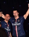  Zlatan Ibrahimovic prend un selfie avec sa statue de Cire au Mus&eacute;e Gr&eacute;vin, le 9 f&eacute;vrier 2015 