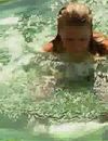 Les Princes de l'amour 2 : Stacy flippée par des petits poissons dans l'épisode 67 diffusé le 10 février 2015, sur W9