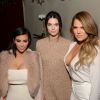 Kendall Jenner aux côtés de Kim Kardashian et de Khloe Kardashian, le 10 février 2015 à New York