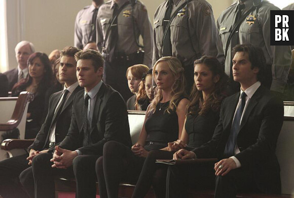 The Vampire Diaries saison 6, épisode 15 : photo avec Stefan, Matt, Caroline, Damon et Elena