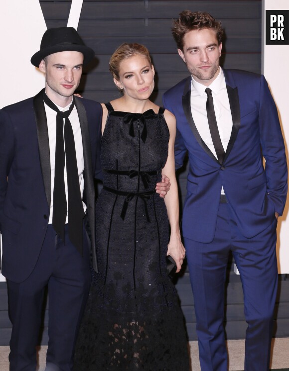 Tom Sturridge, Sienna Miller et Robert Pattinson à l'after party des Oscars 2015 organisée par Vanity Fair le 22 février