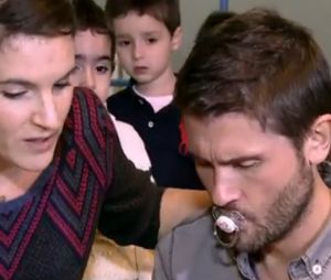 Christophe Beaugrand se prend pour un enfant de 3 ans dans Stars sous hypnose