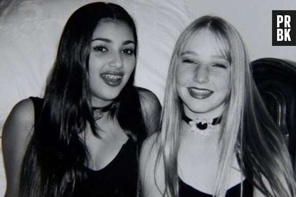 Kim Kardashian souriante à l'adolescence avec sa meilleure amie d'enfance Nikki Lund