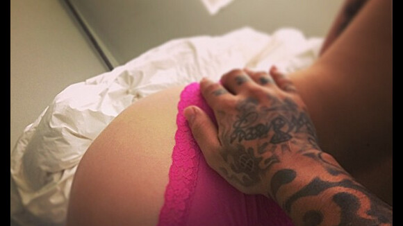 Swagg Man dévoile une leçon de vie et les fesses de sa copine sur Instagram