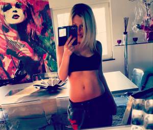 St&eacute;phanie Clerbois mince et sexy apr&egrave;s son accouchement, le 28 mars 2015 sur Instagram