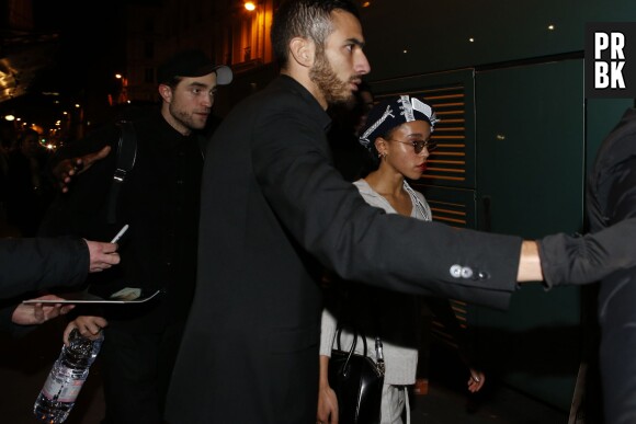 Robert Pattinson soutient FKA Twigs à Paris le 4 mars 2015