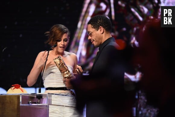 Kristen Stewart et Joey Starr pendant la cérémonie des César 2015