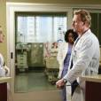 Grey's Anatomy saison 11, épisode 20 : Amelia (Caterina Scorsone) et Owen (Kevin McKidd) sur une photo