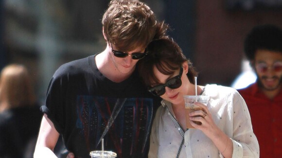 Dakota Johnson et Matthew Hitt en couple : l'actrice toujours aussi amoureuse à New York