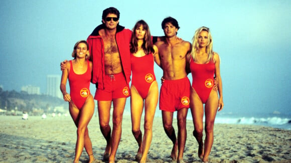 Alerte à Malibu : David Hasselhoff, Pamela Anderson.. l'avant/après renversant des stars de la série