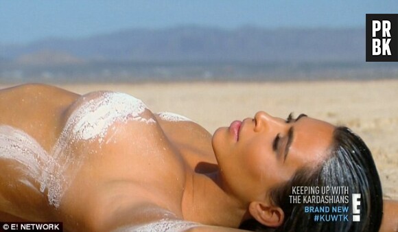 Kim Kardashian nue dans le desert dans un épisode de la télé-réalité Keeping Up With The Kardashians