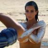 Kim Kardashian entièrement nue dans le desert dans un épisode de la télé-réalité Keeping Up With The Kardashians