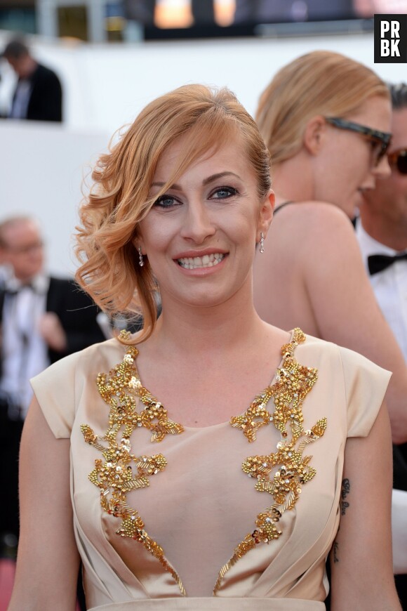 Gaëlle des Ch'tis souriante sur le tapis rouge, le 15 mai 2015 au festival de Cannes