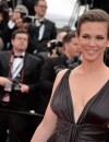 Lorie Pester décolletée sur le tapis rouge, le 15 mai 2015 au festival de Cannes