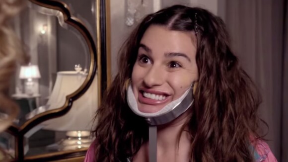 Lea Michele en mode Ugly Betty et totalement méconnaissable dans la bande-annonce de Scream Queens